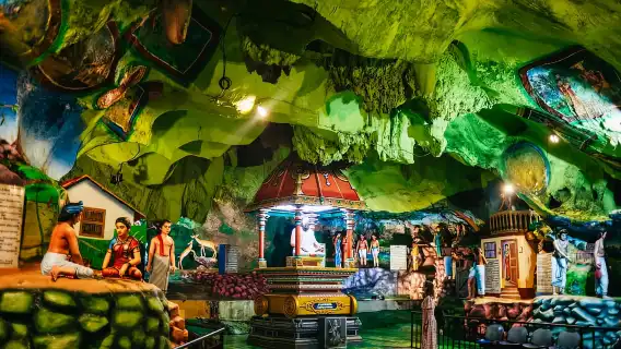 吉隆坡郊區：黑風洞半日遊 (含接送)