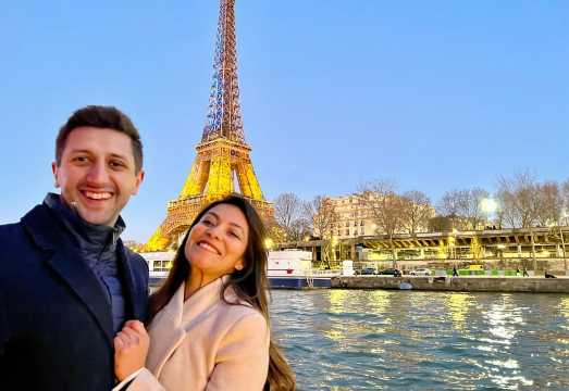 Paris: Illuminated Evening River Cruise & Waffle Tasting
