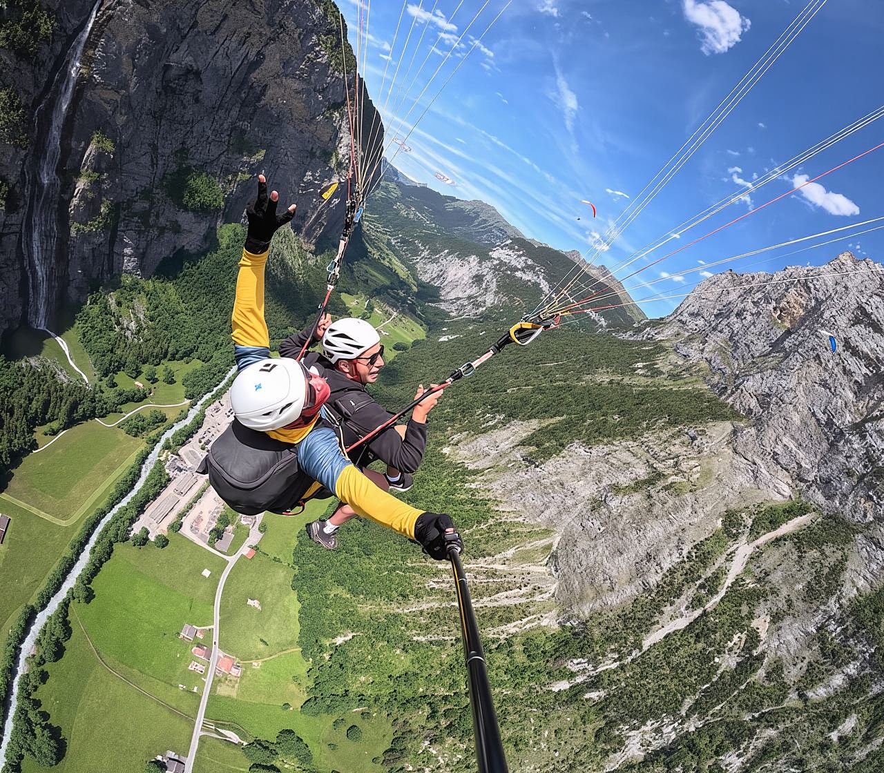 Mürren: Paragliding over Lauterbrunnen Cliffs and Waterfalls