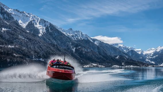 Interlaken: Winterliche Jetboat-Fahrt auf dem Brienzersee