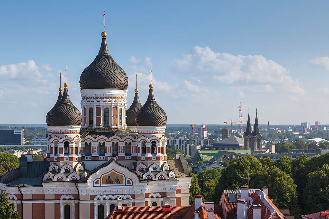 From Helsinki: Tallinn with Round-Trip Ferry & Guided Tour