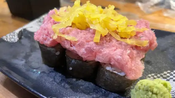 東京：新宿美食之旅（15 道菜餚和 4 家餐廳）