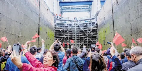 宜昌兩壩一峽遊船+三峽大壩一日遊【過船閘+贈午餐】