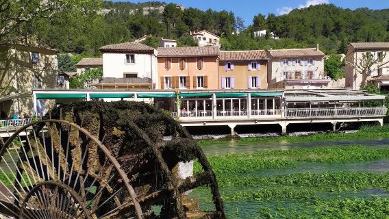 法國阿維尼翁泉水城+石頭城+魯西永-加爾橋【中文包車自由行】