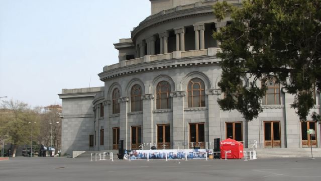 One-day tour: Moscow Theater + Yerevan Zoo + Freedom Square + Cafesjian Center For The Arts