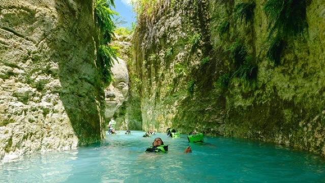 แม่น้ำศักดิ์สิทธิ์ แม่น้ำในป่า และสระน้ำตก พร้อมอาหารกลางวันแบบโดมินิกัน