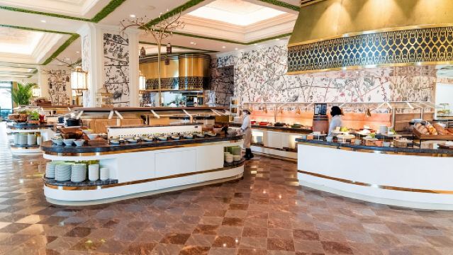 エミレーツ パレス ホテル レストラン ヴァンドーム ランチ/ディナー 各国料理ビュッフェ