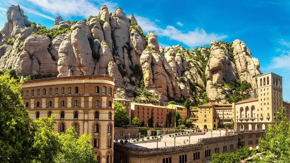 Tour privato di Montserrat, cantina biologica e autentico pranzo locale