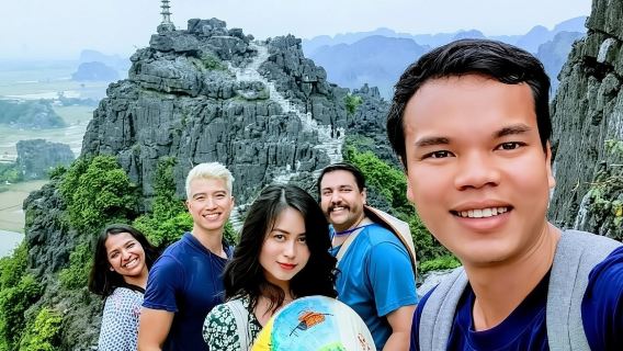 Tur Sehari Penuh Hoa Lu, Perjalanan Perahu Tam Coc dan Gua Mua