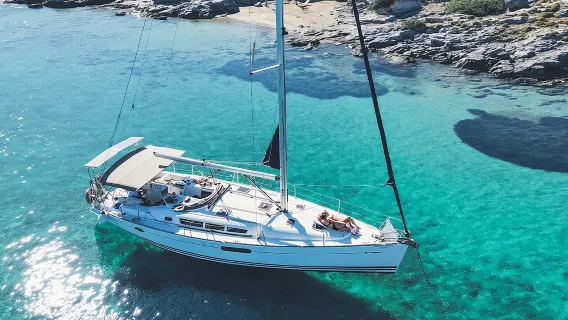 Private Sailing Cruise to Dia Island with Meal & Water Activities