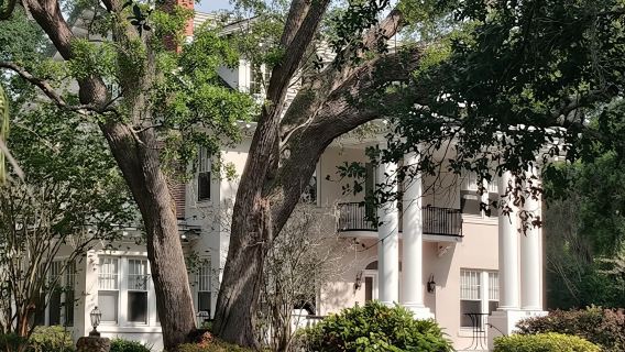 Safety Harbor ghost and history tour with hunting equipment