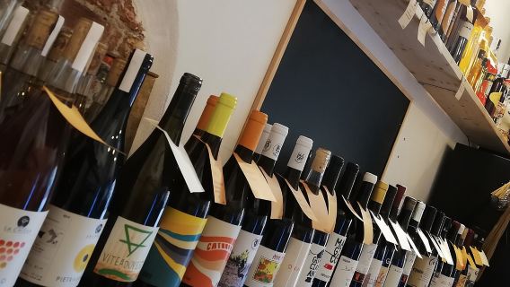 Wine Tasting in a group with other travelers