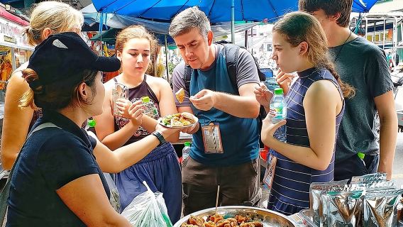 Thai Street Food & Morning Market Walking Tour in Hua Hin