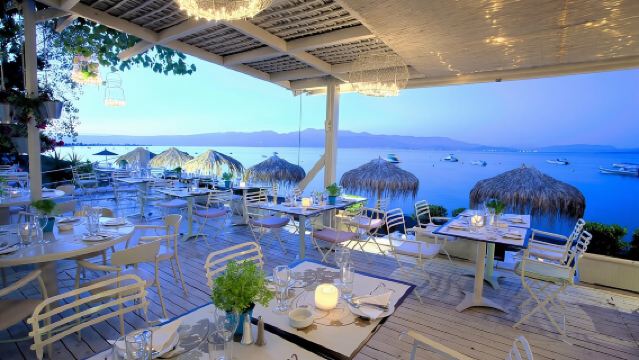 Athens: Meteora Monasteries, Caves & Coastal Stopovers with Lunch