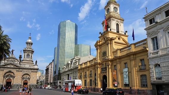 Santiago: Visita turística de medio día por la ciudad con chófer y guía