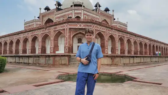 旧デリーと新デリーのプライベート一日市内観光