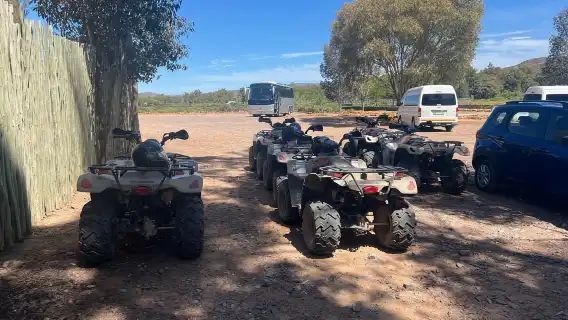 Aquila Game Reserve Big 5 ซาฟารีชมพระอาทิตย์ตกดินพร้อมไวน์