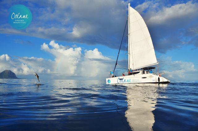 Ile aux Benitiers: Shared Full-Day Catamaran Cruise & Lunch