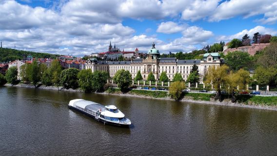 Prague: 2-Hour Lunch Cruise on the Vltava River