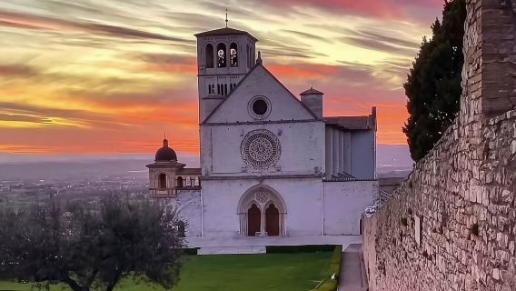 Private charter day trip connecting the prototype of the Sky City! Civita di Bagnoregio + Orvieto + Narni Underground