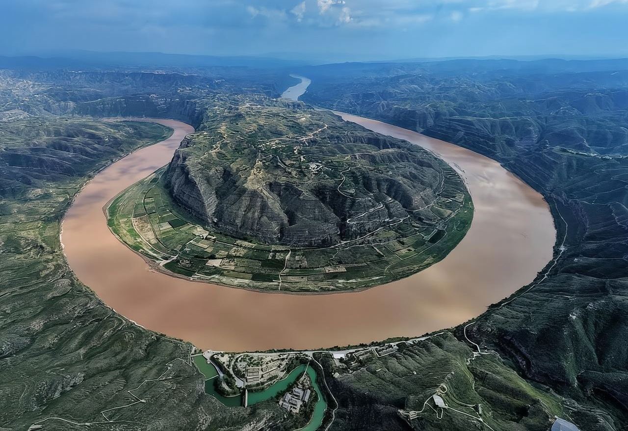 tour di un giorno a Yan'an nello Shaanxi con servizio in inglese, inclusi il Fiume Giallo Qiankunwan, il sito storico rivoluzionario di Zaoyuan e la Montagna Baota con noleggio con conducente esclusivo