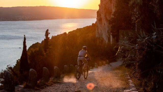 Сплит: экскурсия по старому городу на велосипеде с посещением стадиона Полюд.