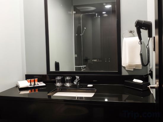 Amelie Hotel Manila - Tap to explore photos