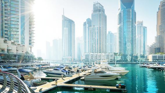【ドバイヨットチャーター】観光ヨット|沖釣り|ドバイ水上ツアー|チャーターでより自由に