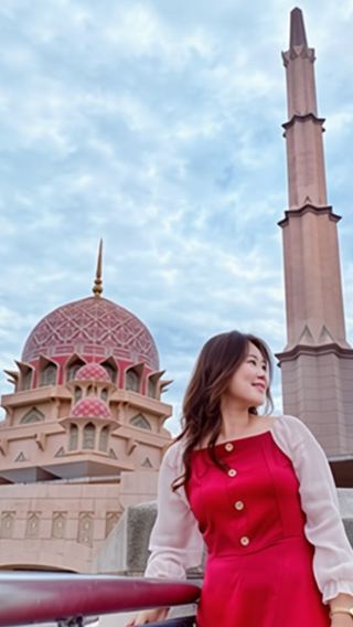 Putrajaya Tour With Pink Mosque and Lake Cruise Experience Half Day Tour
