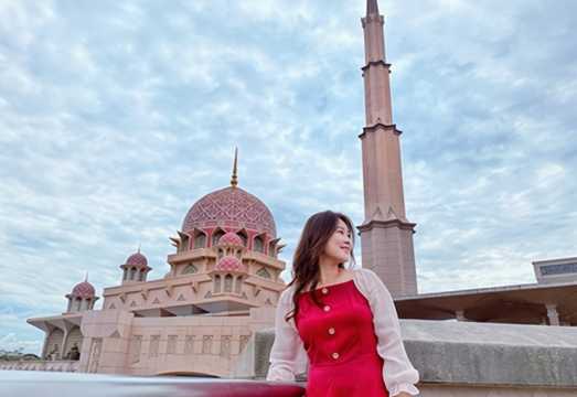 Putrajaya Tour With Pink Mosque and River Cruise Experience Half Day Tour