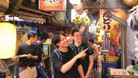 Tokyo Bar Hopping Tour in Shinjuku (All-You-Can-Drink + Dinner)