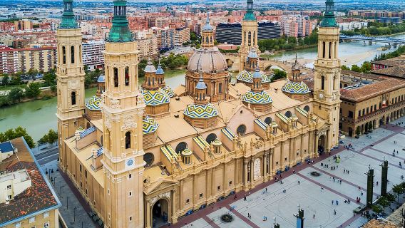 Private custom tour with a local guide Zaragoza