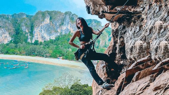 Excursion à la demi-journée d'escalade à Railay, Krabi, Thaïlande - Plage de Railay, sanctuaire de l'escalade royale