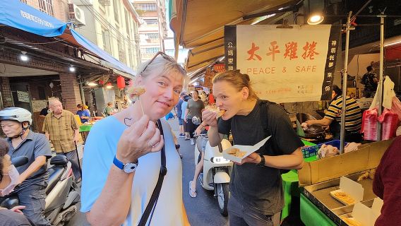 Taipei Cooking Class & Market Adventure in Historic Dadaocheng