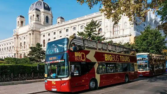 รถบัสแบบขึ้นลงได้ Big Bus เวียนนา [เที่ยวชมสถานที่สำคัญของเวียนนา/รถบัสเปิดประทุนหรู/สำรวจอย่างอิสระ/การล่องเรือ DDSG/ชิงช้าสวรรค์ยักษ์]