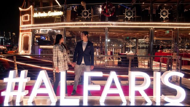 Croisière-dîner sur le canal de Dubaï avec combo de billets d'entrée Silver pour le spectacle La Perle