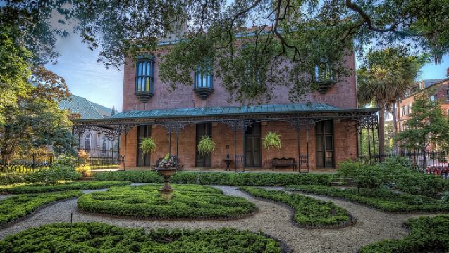 Battles & Brews Pub Crawl in Savannah