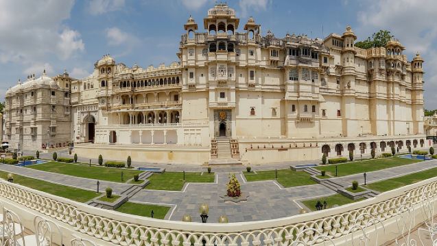 Udaipur Sightseeing Tour Package with Guide and Private Taxi