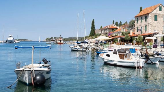 Spalato: tour in motoscafo alla Laguna Blu, Trogir e Solta