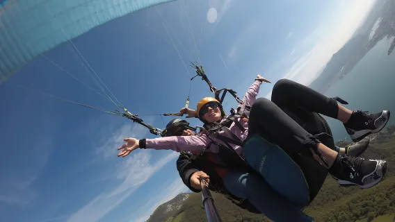Parapendio in tandem sul lago d'Iseo