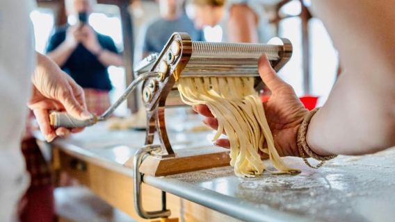 Amalfi: corso di cucina con mozzarella, fettuccine e tiramisù