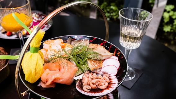 Berlin: Ăn sáng tại Café Wintergarten