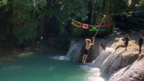 Falmouth : Expérience d'aventure au Blue Hole et aux Secret Falls