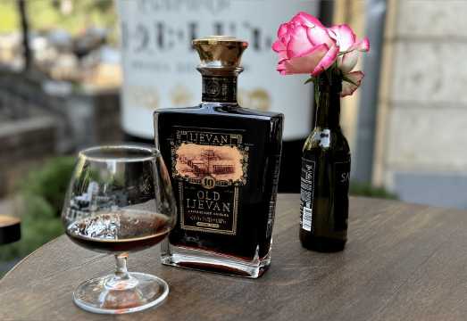 Walking City Tour in Yerevan with 5 types of Wines