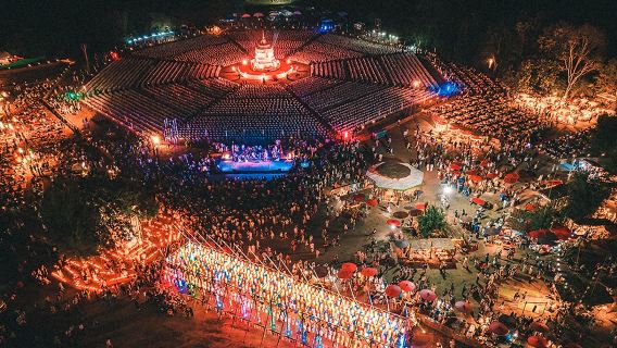 Excursion d'une demi-journée pour le spectacle de feux d'artifice du Nouvel An 2026 à Chiang Mai - Site officiel du Festival des lanternes et spectacle pyrotechnique