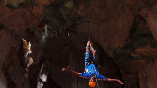 Trải nghiệm Zipline Nadi & Tham quan hang động ở Fiji