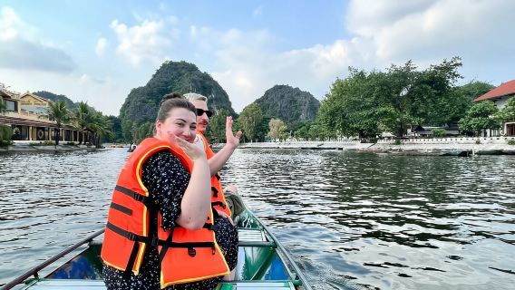 จากฮานอย: ทัวร์เต็มวันสำรวจสถานที่สำคัญในนินห์บิ่ญแบบกรุ๊ปทัวร์ขนาดเล็ก