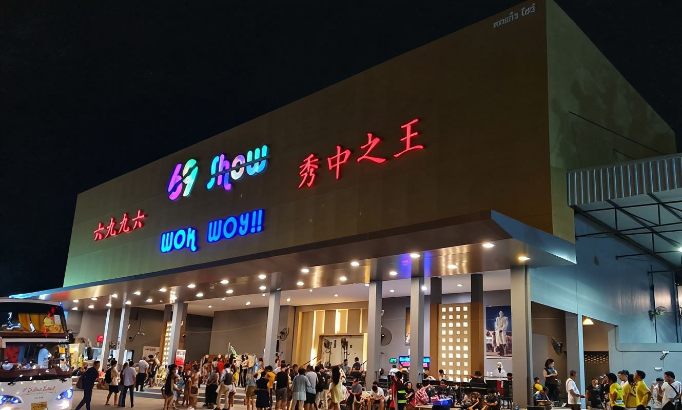 Pattaya 6996 show Viaggio Felice Notturno