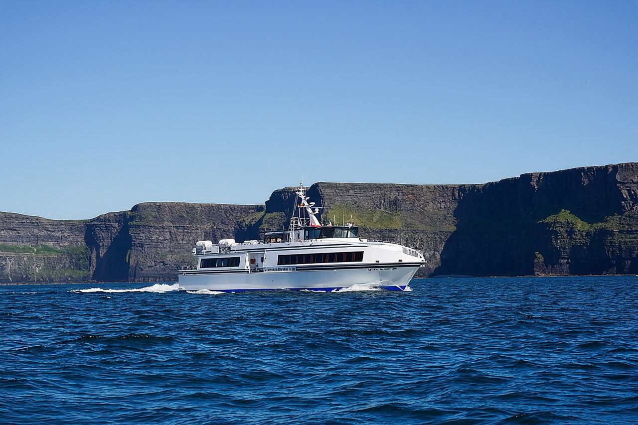 Tagesausflug zu den Aran-Inseln und den Cliffs of Moher ab den Docks von Galway