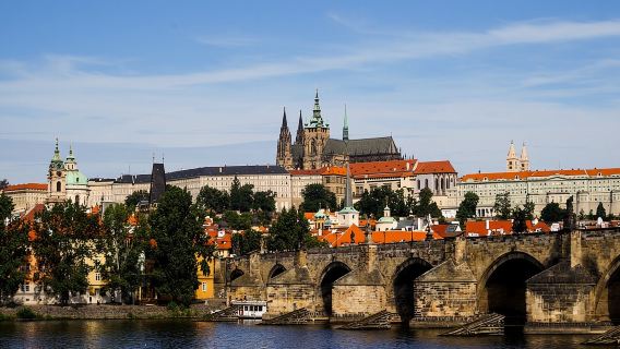 Classic Prague Castle Tour, Strahov Monastery & Castle District